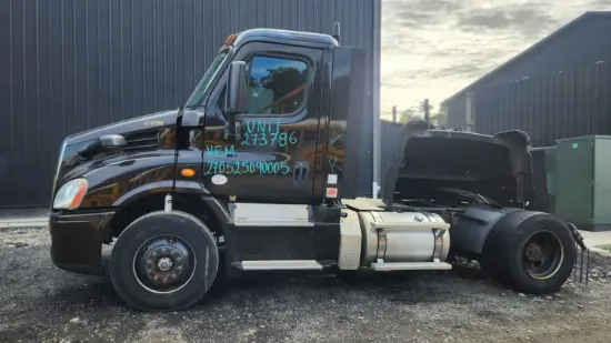 Picture of 2013-freightliner-cascadia-113-truck-tractor